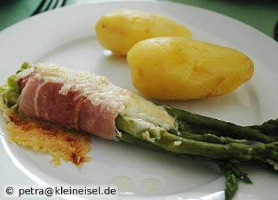 Grüne Spargel-Päckchen