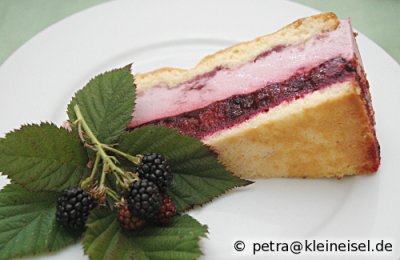 Fruchtige Brombeer-Sahne-Torte