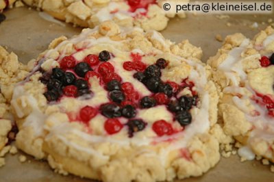 Hefe-Pudding-Obst-Träume mit Streuseln