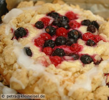 Hefe-Pudding-Obst-Träume mit Streuseln